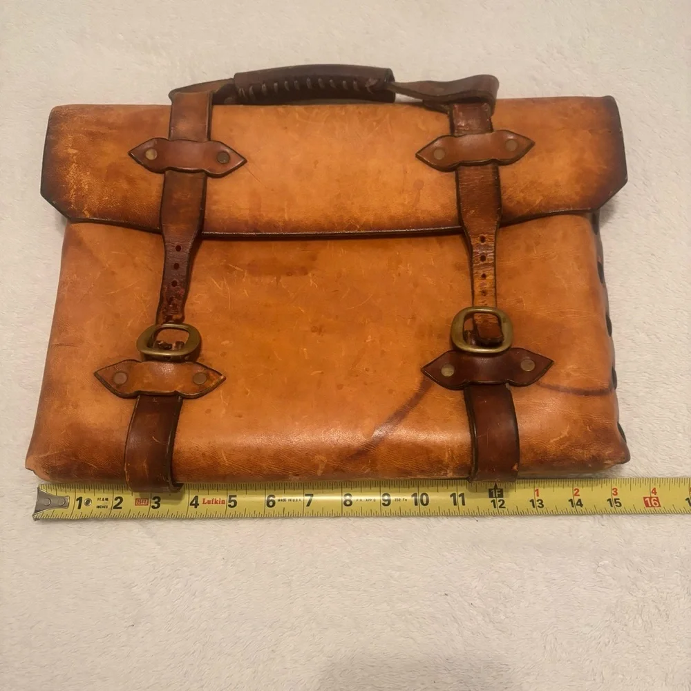 Vintage Leather Flap Over Gentlemen‘S Briefcase Inscribed GERALD B GRINDEY READ